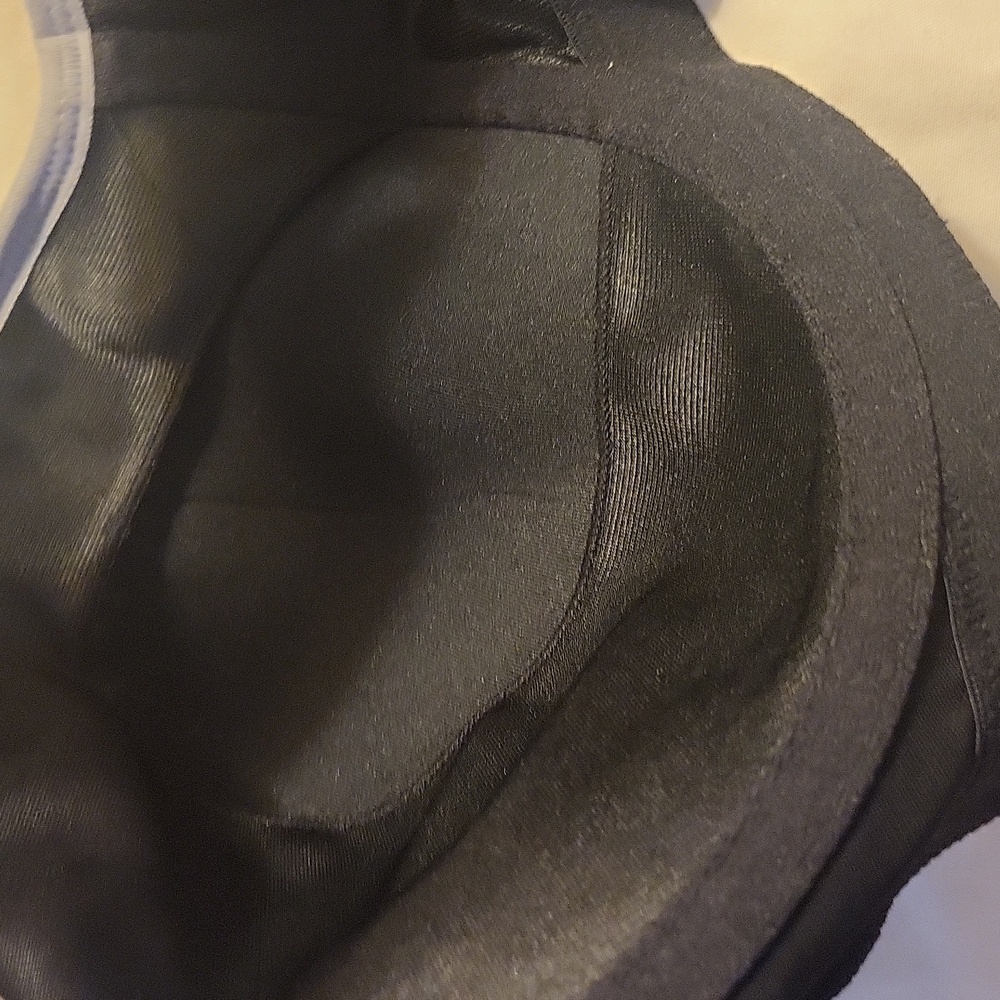 38 D Wacoal Underwire Bra - Picture 4 of 6